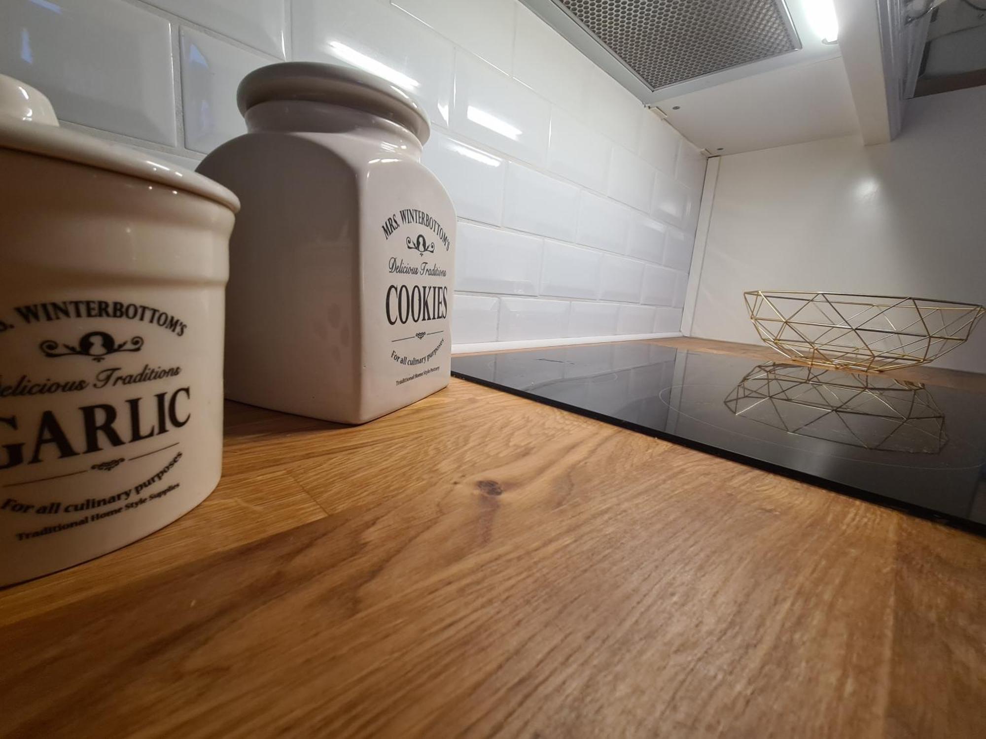 Home Away From Home Stylish Central Netflix Kitchen Wiesbaden Esterno foto